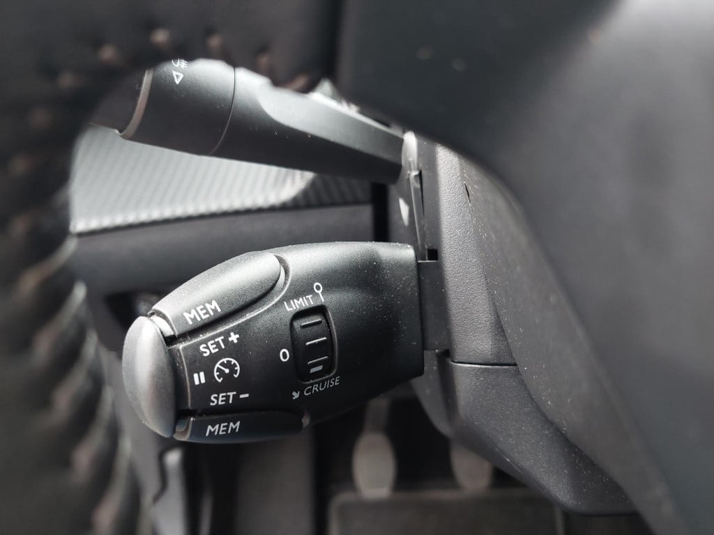 Peugeot 208 1.2 active pack navi/airco/lmv