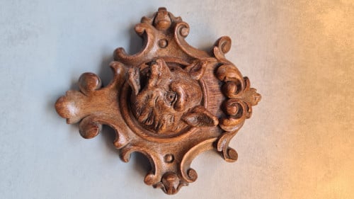 Set van twee houten wolvenkoppen