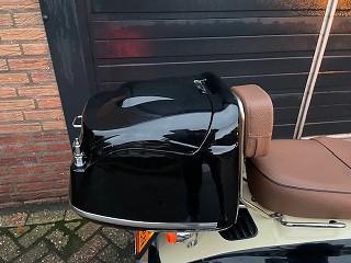 Schitterende retroscooter limited edition weinig km nu 899 euro