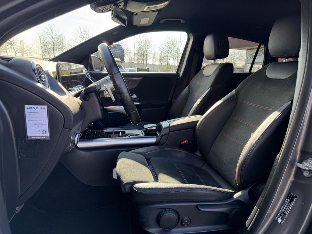 Mercedes-Benz Gla-klasse 180 amg line nl-auto, trekhaak afneembaar np. €60.