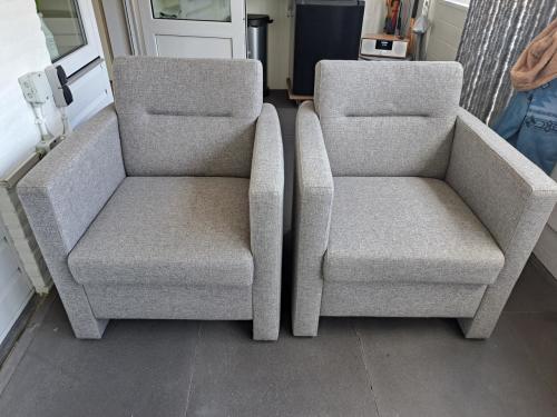 Te koop zgan mooie fauteuils grijze stof.