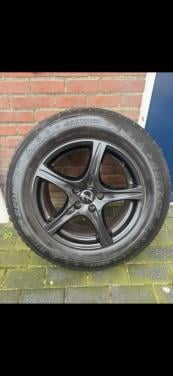 Mercedes winterbanden met Ronal zwarte velgen.