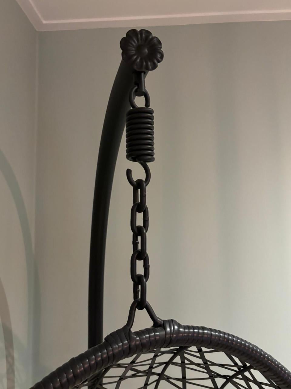 Leuke zwarte hangstoel