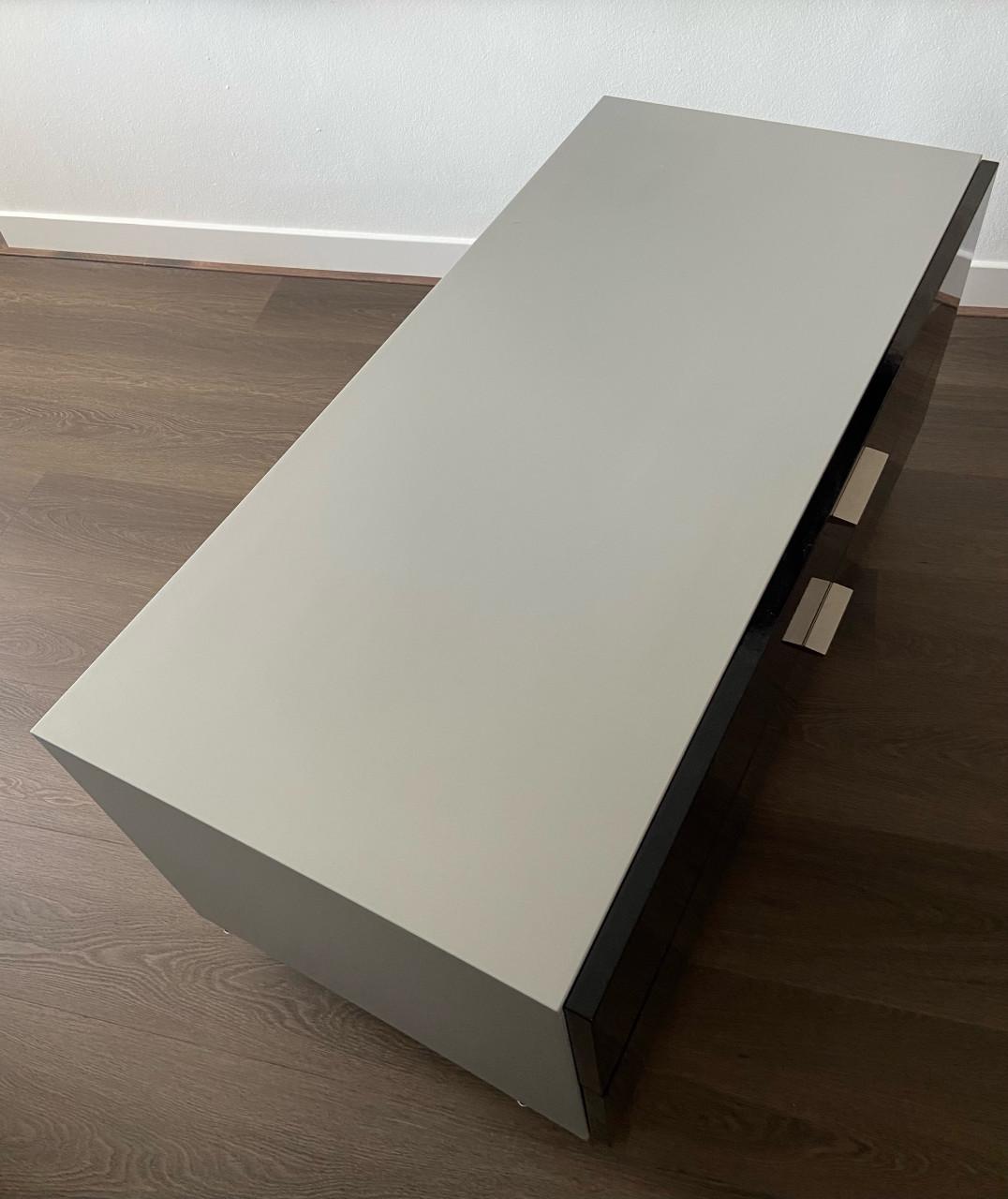 Design lage kast 47 h x 56 d x 120 l cm