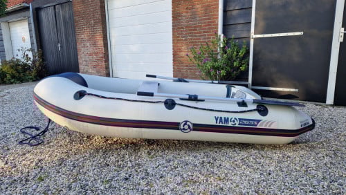 Yam 265S rubberboot met Yamaha 4 pk buitenboordmotor