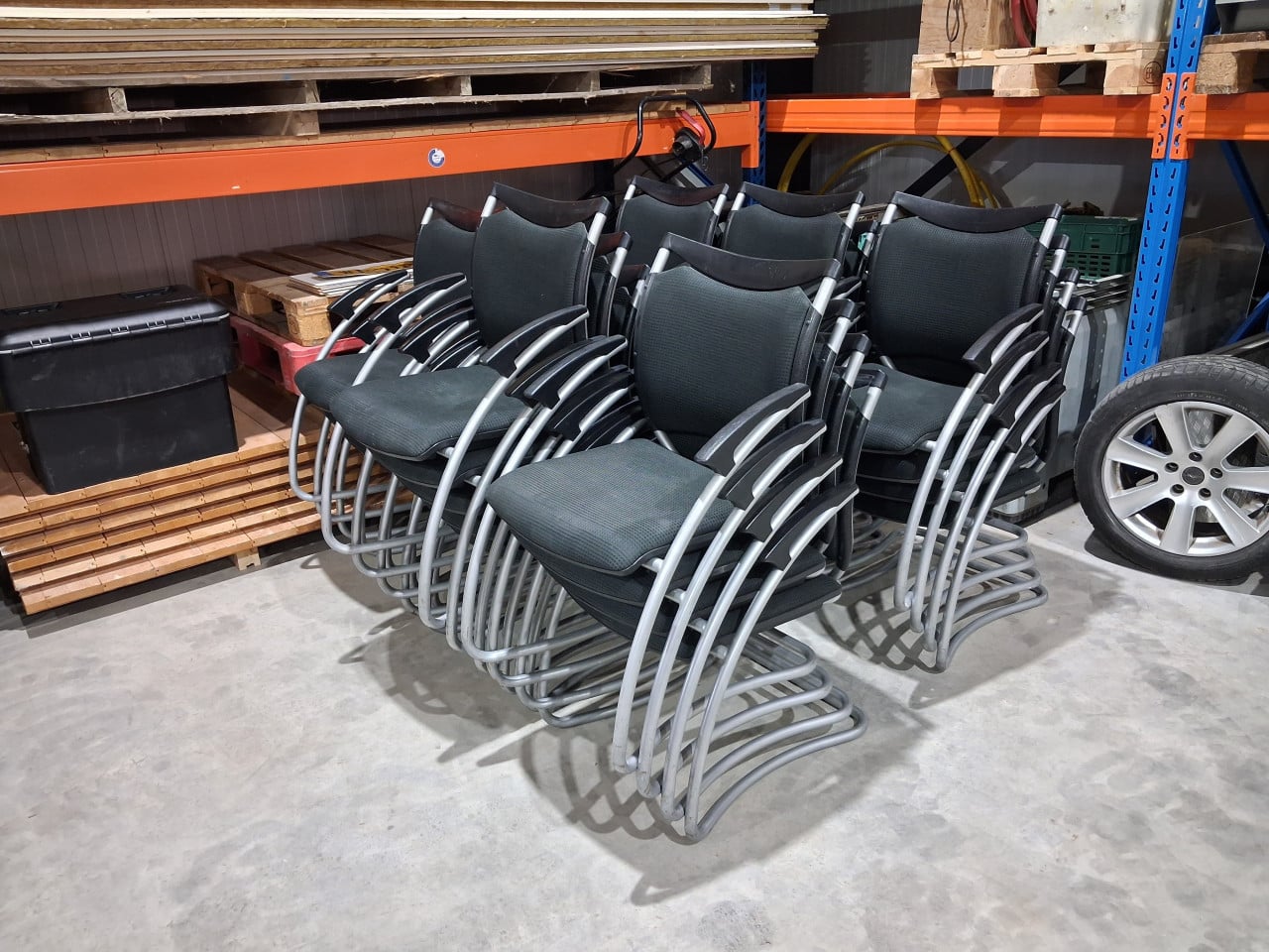 Stoelen stapelstoelen kantinestoelen vergaderstoelen