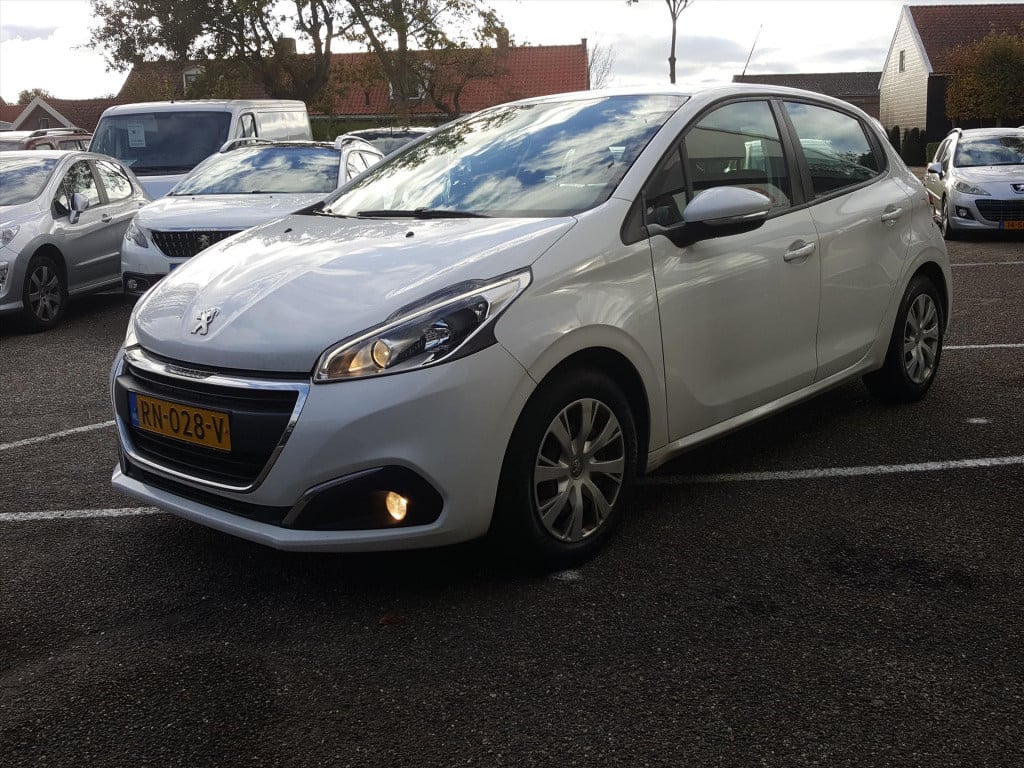 Peugeot 208 blue lion 1.2 pt-82pk 5d navigatie | apple carplay & android au