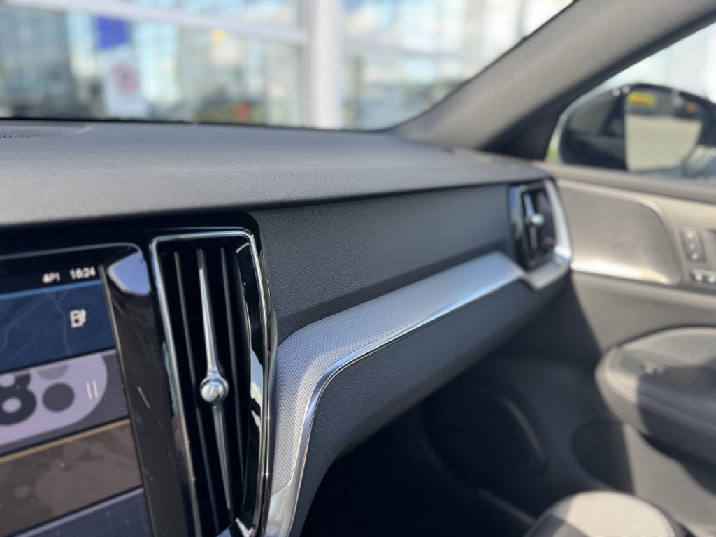 Volvo V60 t6 398pk recharge plus dark| panodak| adap.cruise| trekhaak| 36