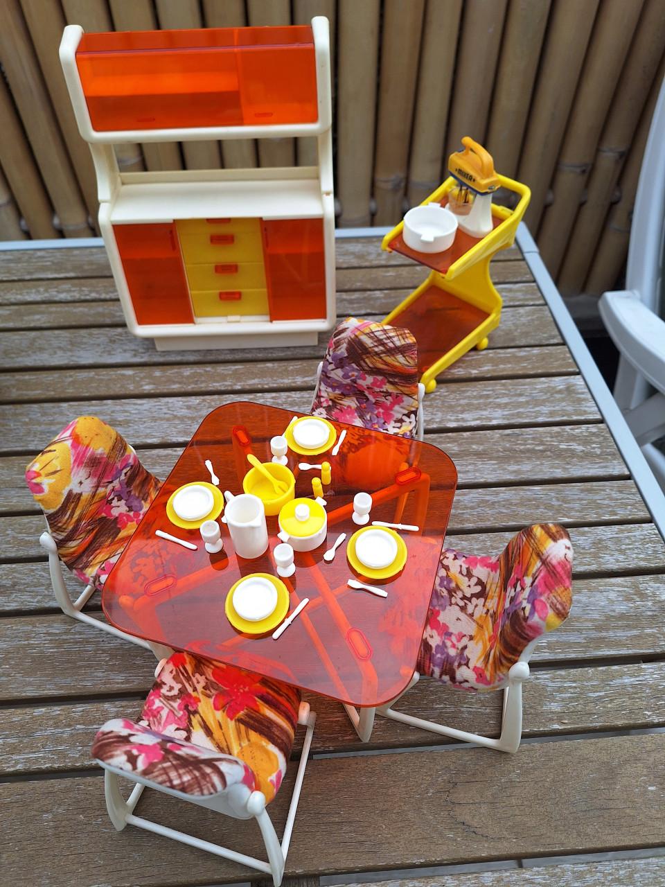 Barbie Dining room 1978 /Barbie keuken met accessoires