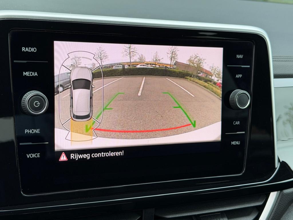 Volkswagen T-roc 1.5 tsi 150pk dsg r-line | trekhaak | camera | keyless | e