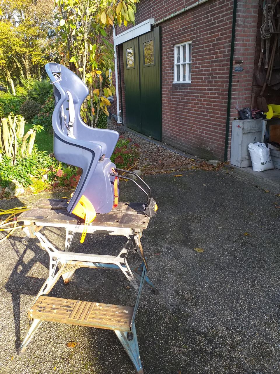 """"FIETSSTOELTJE VOOR ACHTER OP DE FIETS""