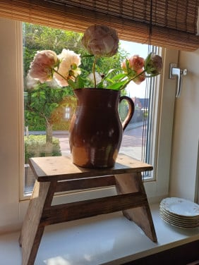 Brocante vensterbankkrukje
