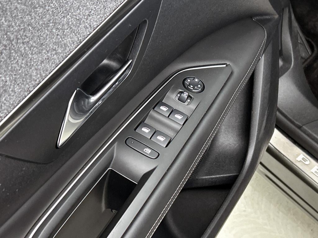 Peugeot 3008 130 pk allure | rijklaar | trekhaak | elektrische achterklep |