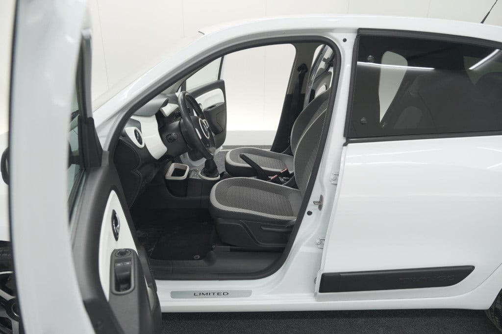 Renault Twingo sce limited | parkeersensoren | bluetooth | airco | 15 inch 