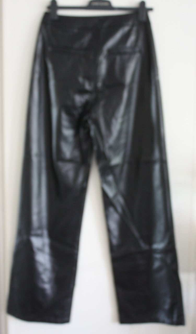 Nieuwe zwarte lederlook broek wijd model maat m