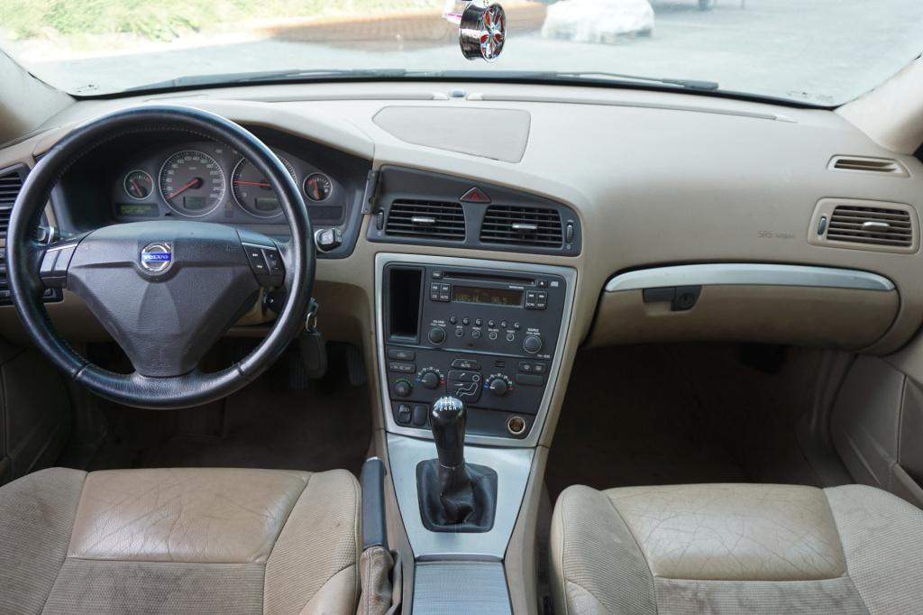 Volvo V70 2.4d edition airco / cruise / elektr. ramen / trekhaak / lm velge
