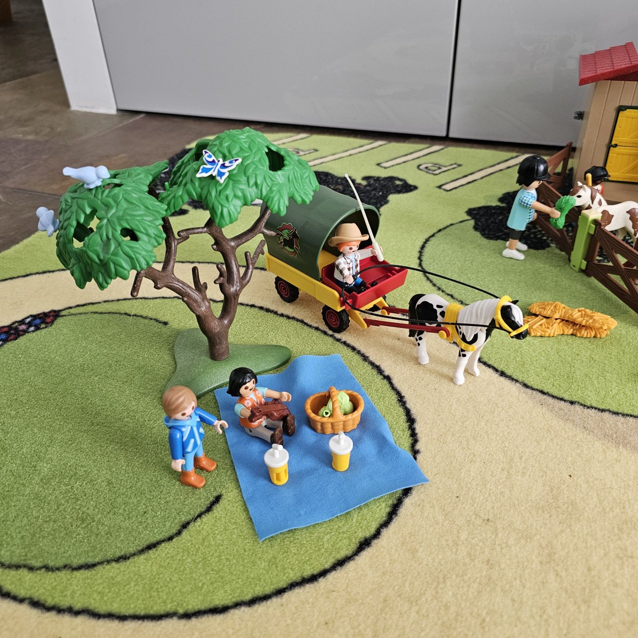 Playmobil pony manege springwedstrijd huifkar en meer