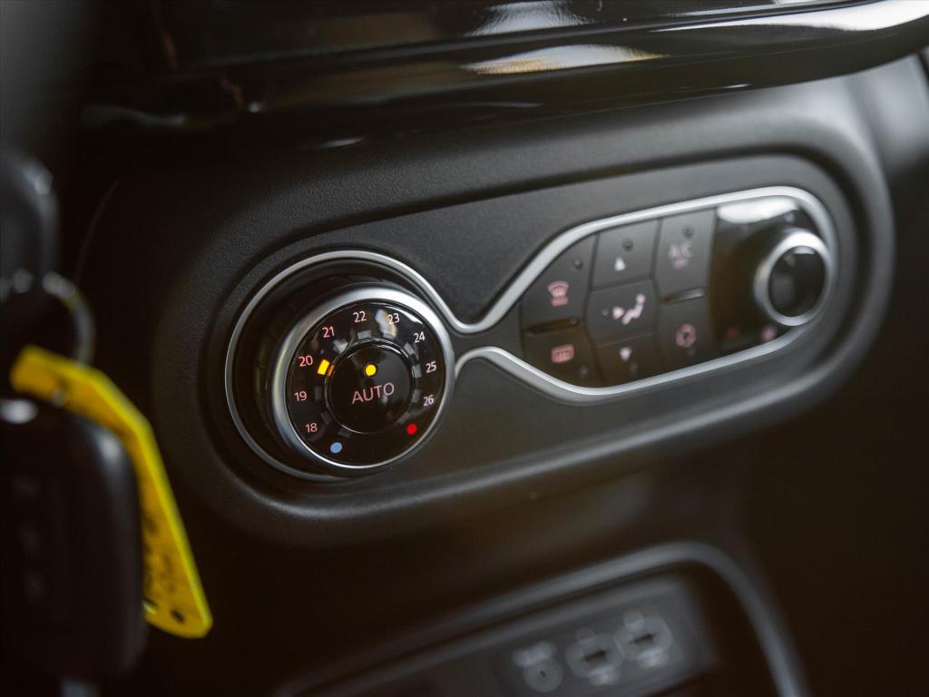 Renault Twingo r80 electric 82 série limitée urban night | apple carplay | 