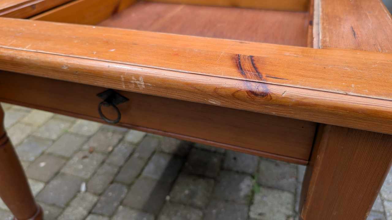 Tafeltje grenen met lade