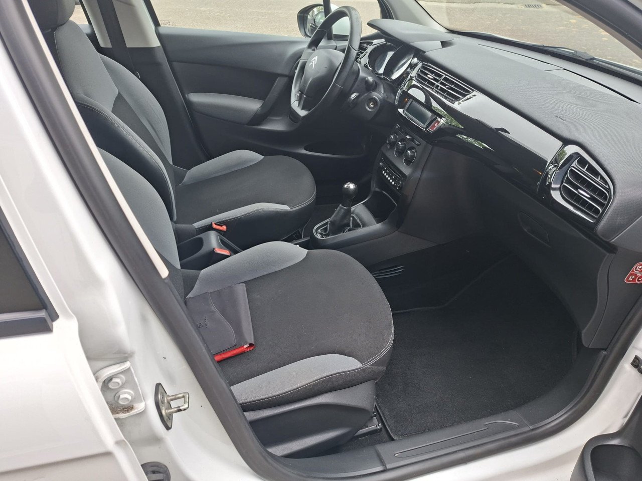 Citroen C3 1.4i Selection 5deurs bj:2012 airco 106.000km i.z.g.st