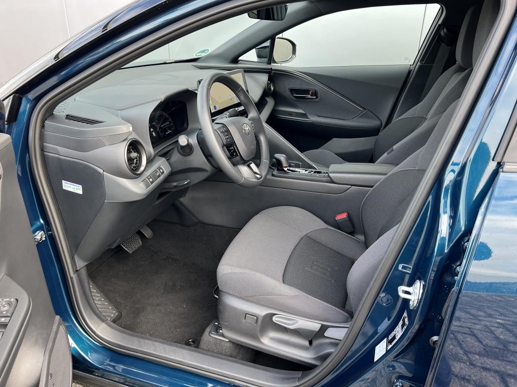 Toyota C-hr 1.8 hybr 140 first