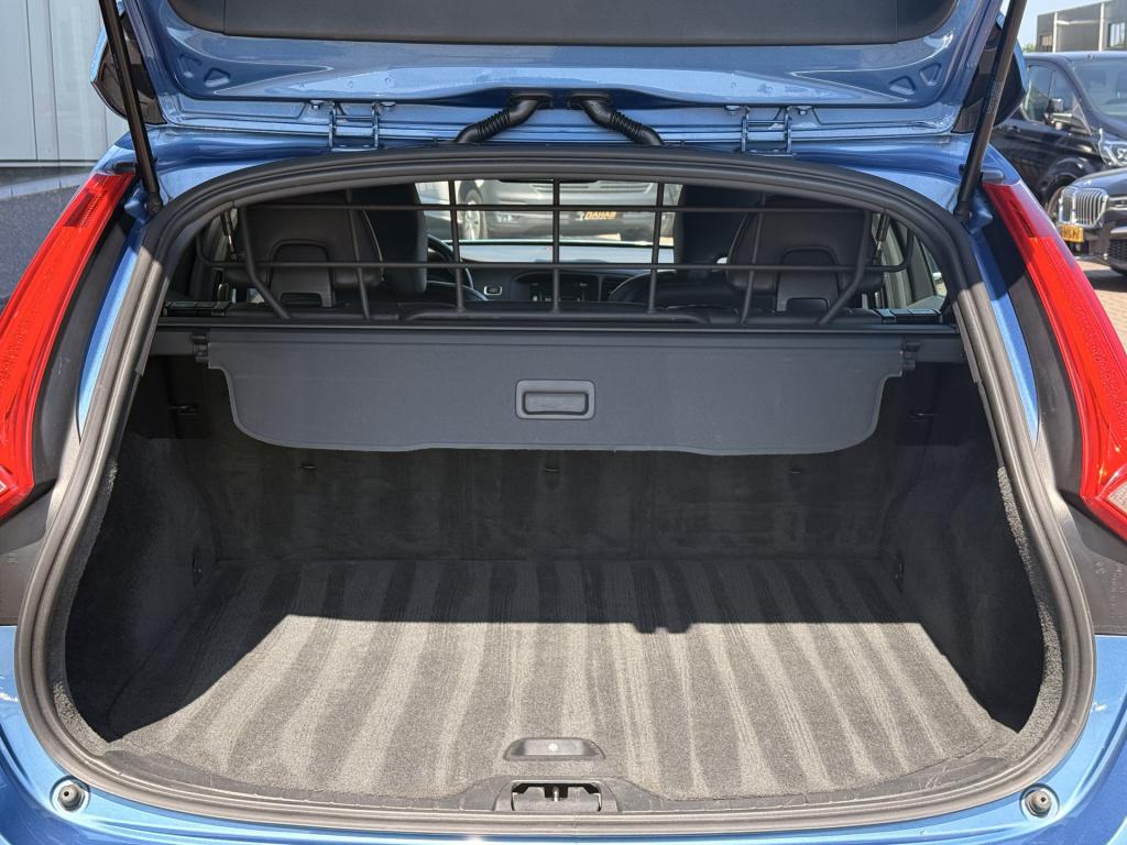 Volvo V60 1.6 t3 r-design | afn trekhaak | cruise | parkeersensoren | bluet