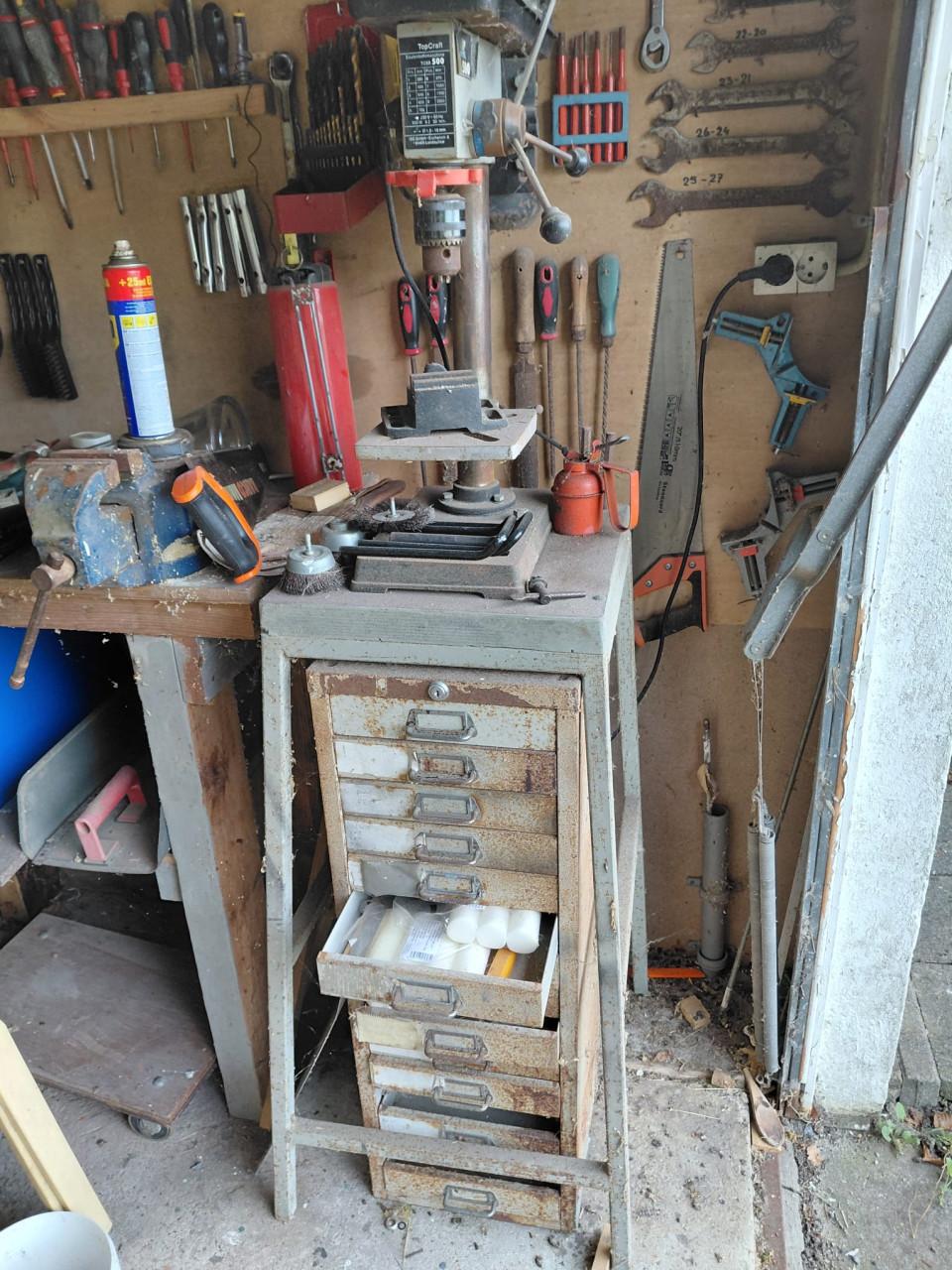 Kolomboormachine met onderstel