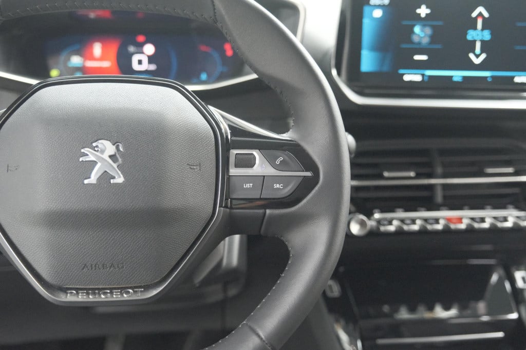Peugeot 208 puretech 100 allure | camera | navigatie | parkeersensoren | ap