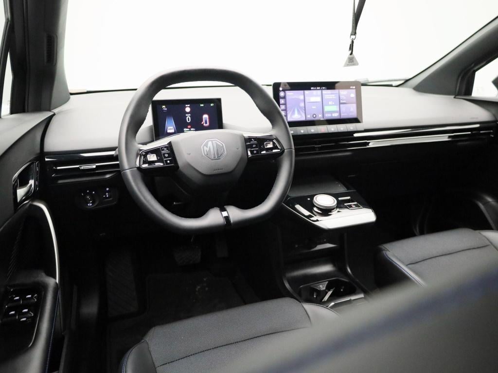 MG Mg4 64 kwh luxury | automaat | navigatie | climate control | apple carpl