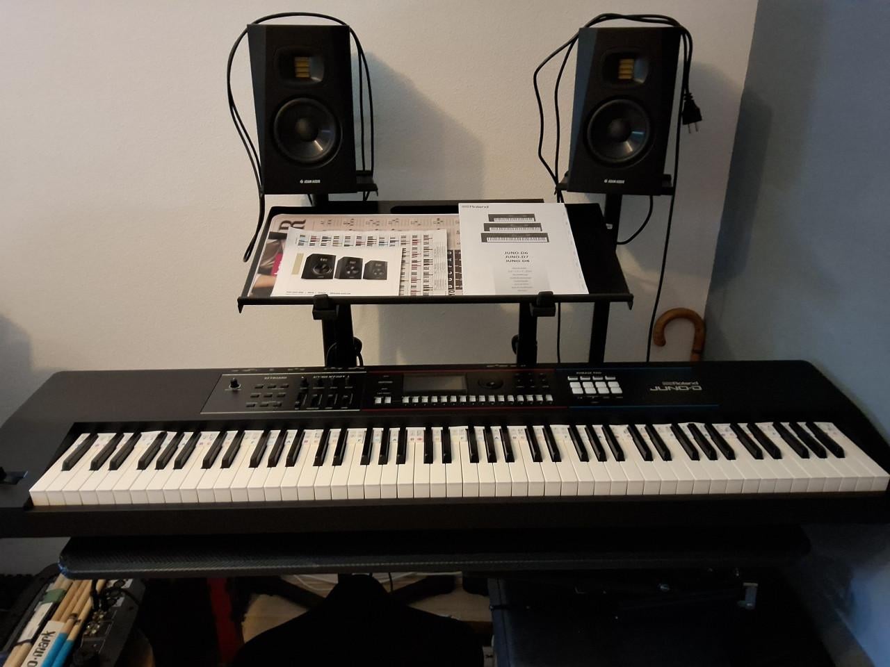 Synthesizer Nieuwstaat merk Roland