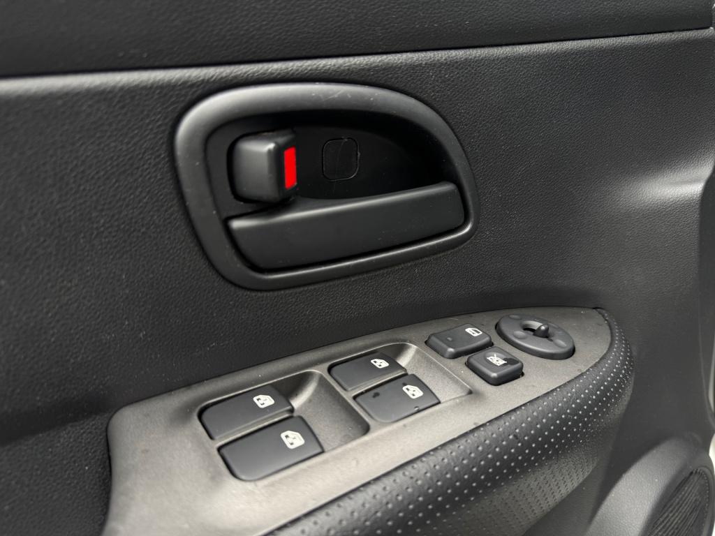 Kia Carens 2.0 cvvt x-tra * airco * trekhaak * apk tot 07-10-2027
