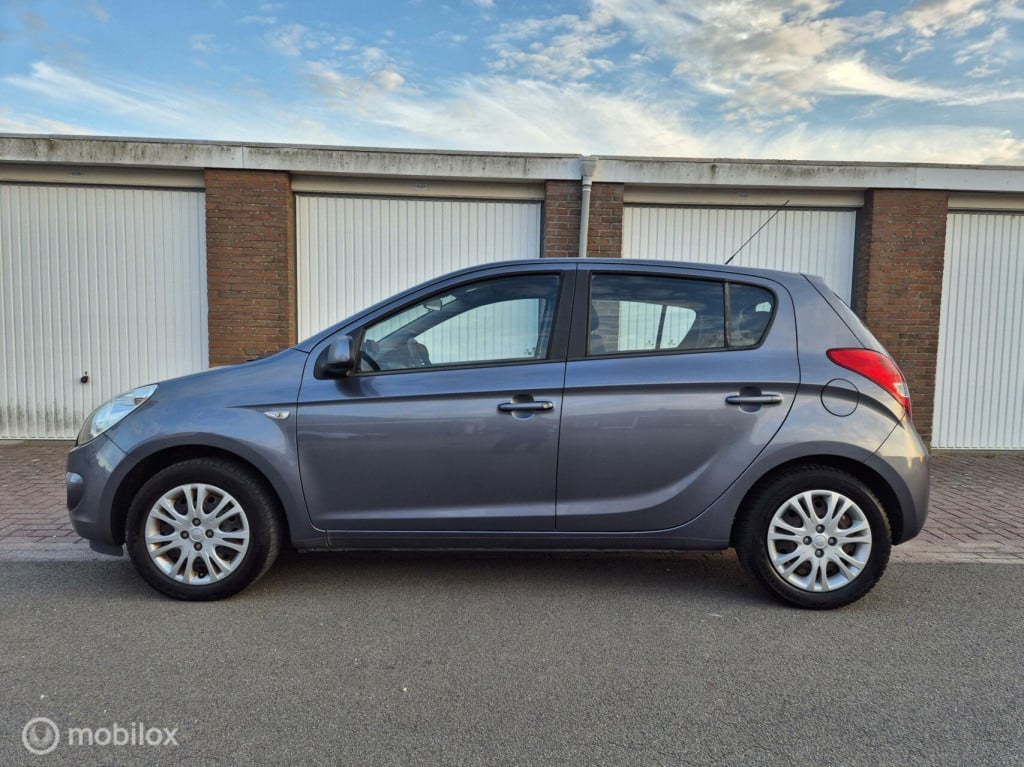 Hyundai I 20 1.2i dynamicversion / 5-deurs / dealeronderhouden/ airco / par