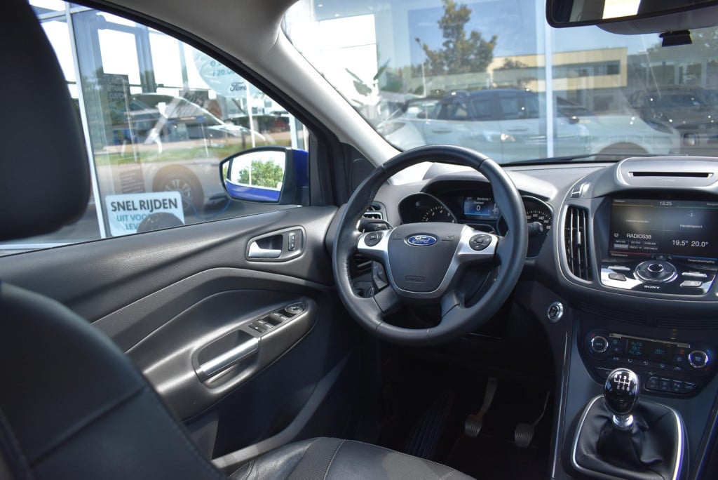 Ford Kuga 1.5 titanium | volledig dealer onderhouden | trekhaak | 1800kg tr