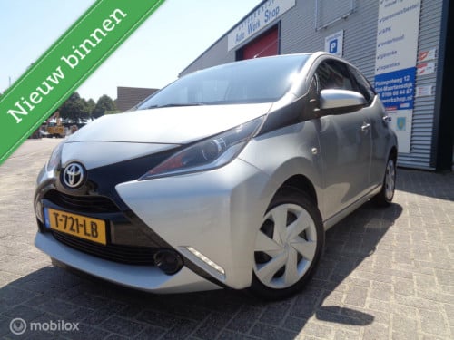 Toyota Aygo 1.0 vvt-i x-play/airco/5deurs/cruise/bluetooth/nieuwstaat