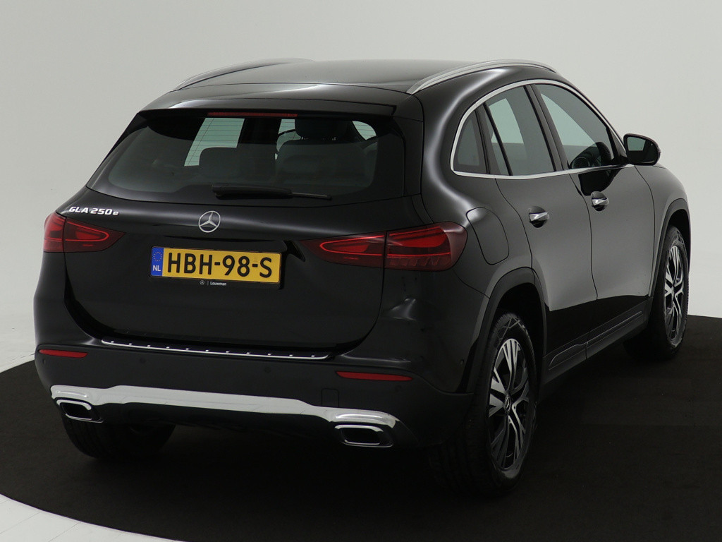 Mercedes-Benz Gla-klasse 250 e face lift plug-in hybride | dodehoek assist 