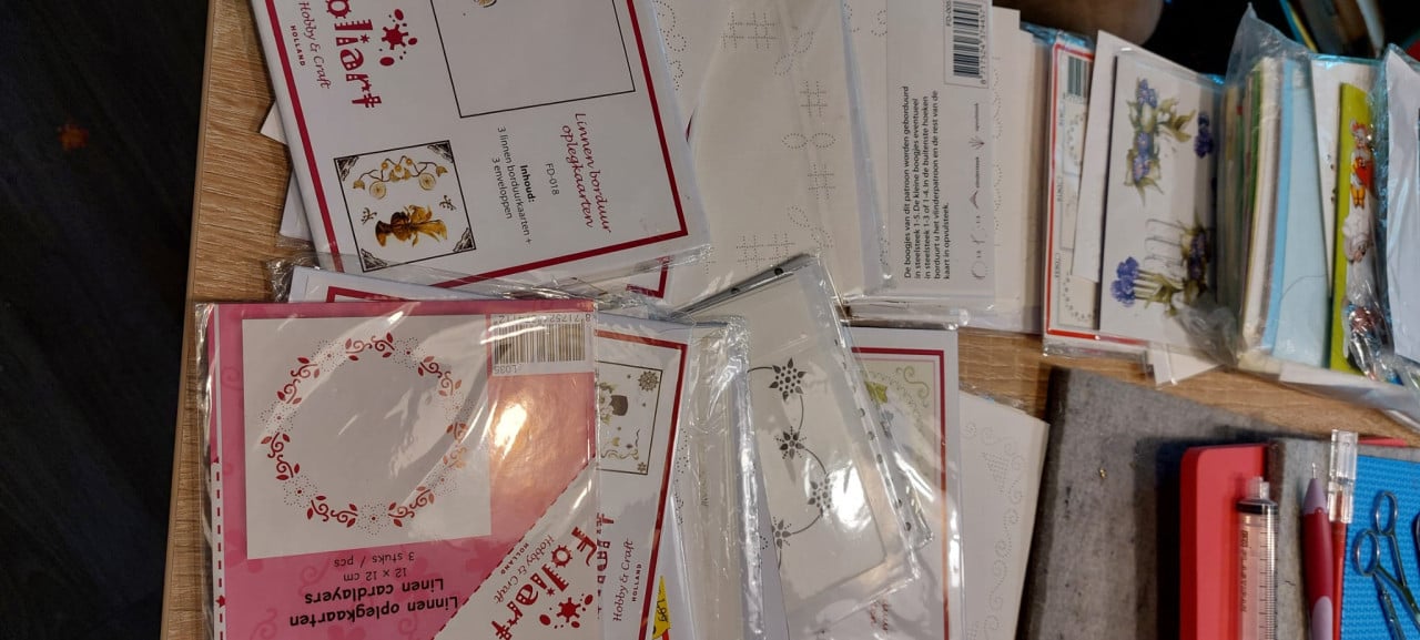 Te koop borduurkaarten en accessoires