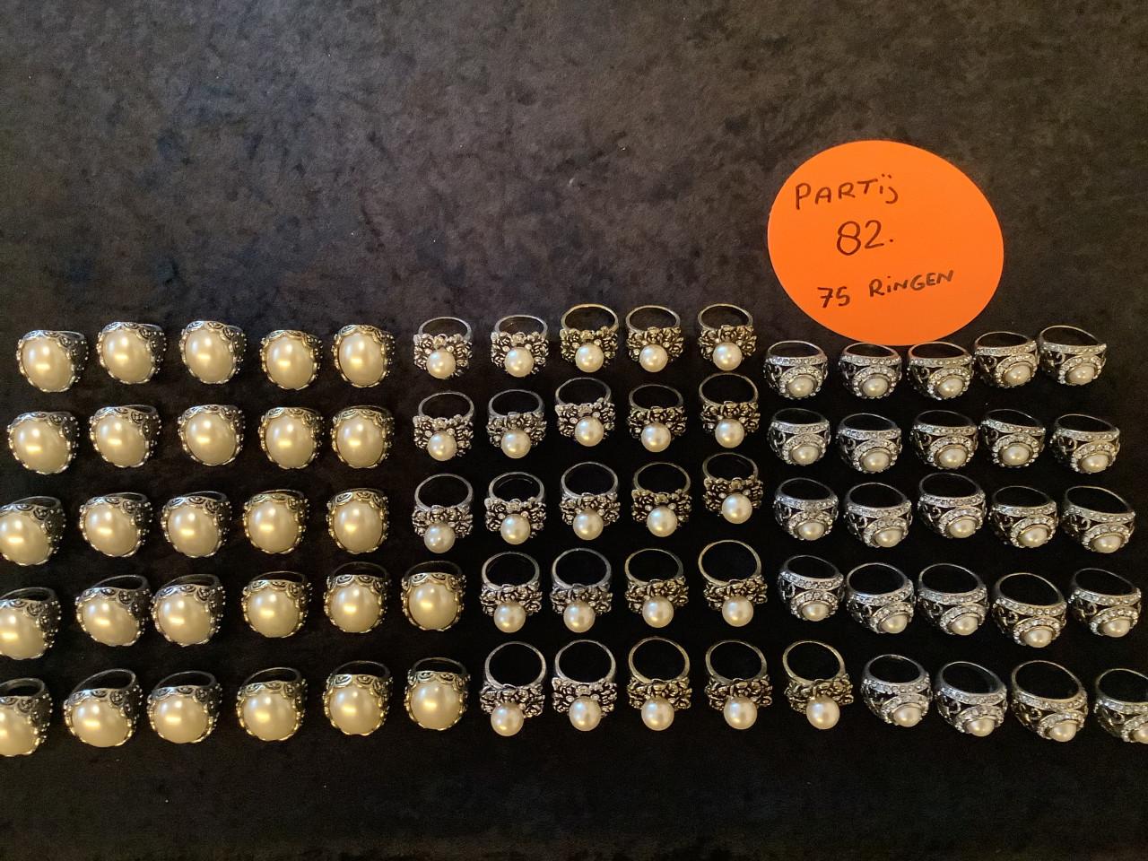 Partij mooie nieuwe ringen. ( partij 82)