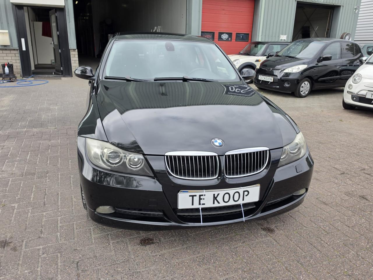 BMW 325i E90 Automaat 2007 6  Cilinder