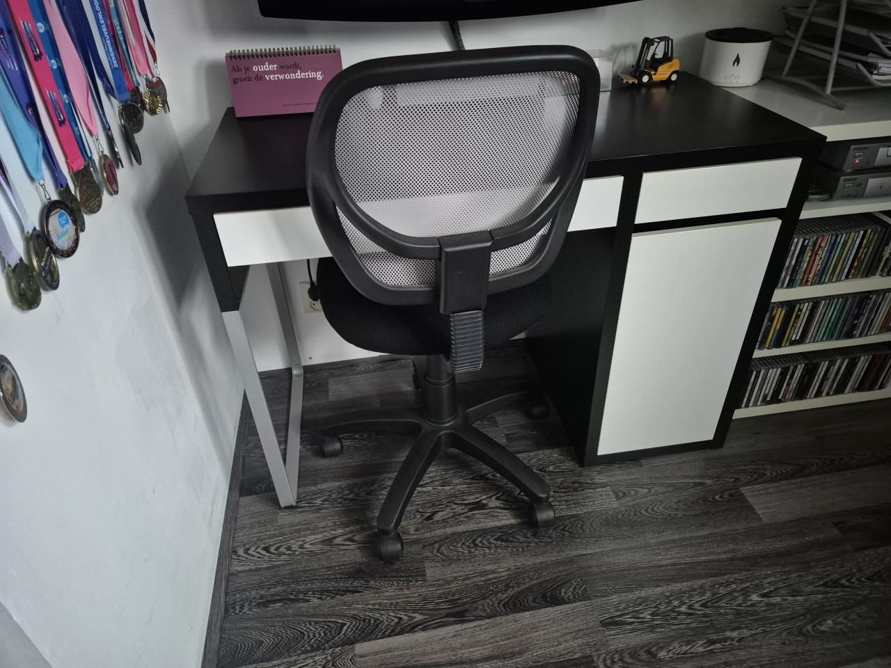 Bureau met stoel
