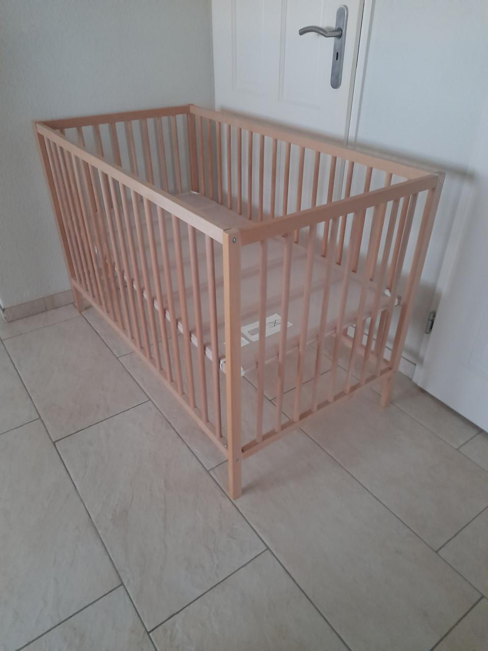 Ledikantje in hoogte verstelbaar 60 x 120 (z.g.a.n.)