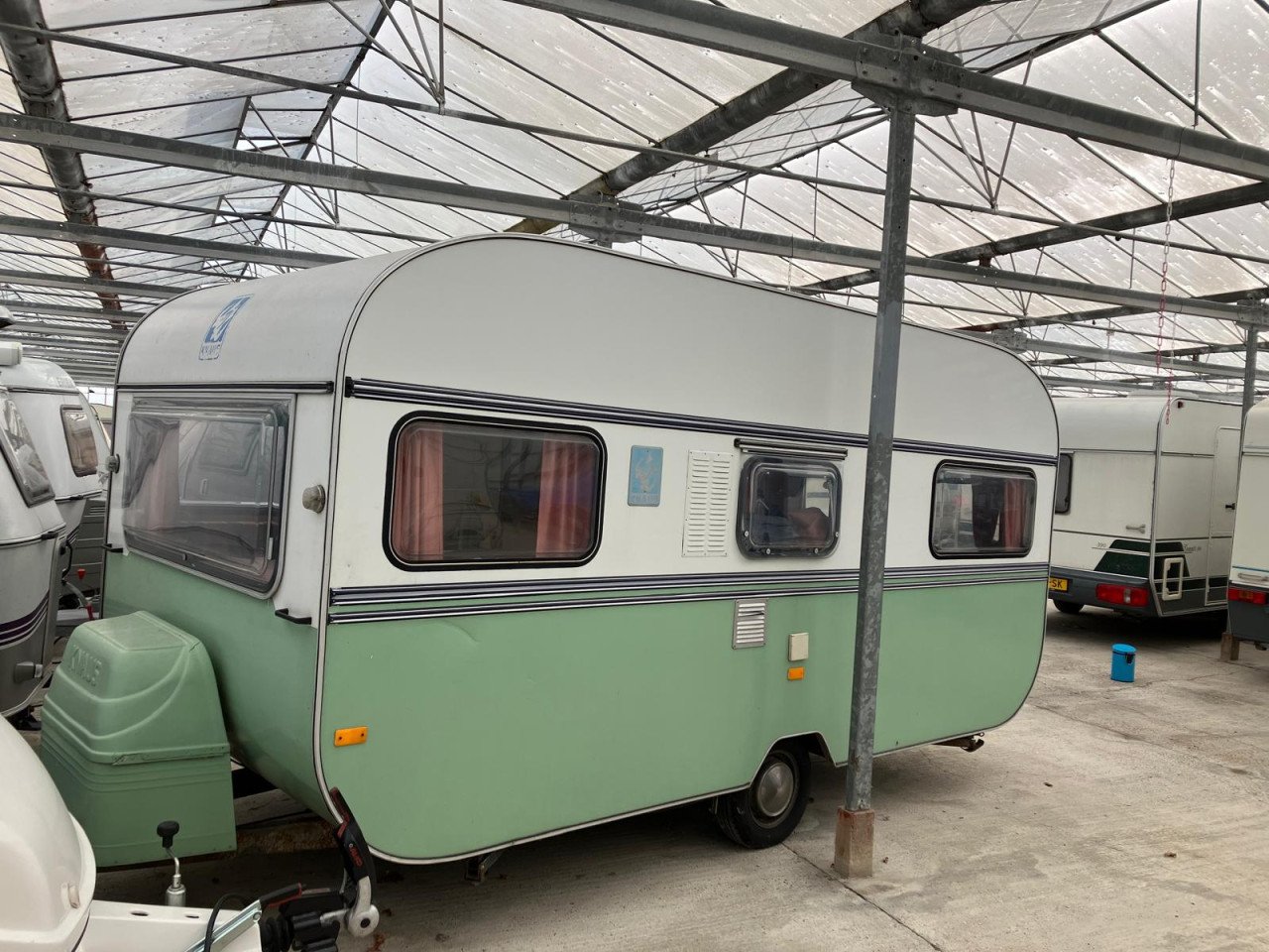 Retro caravan incl stalling