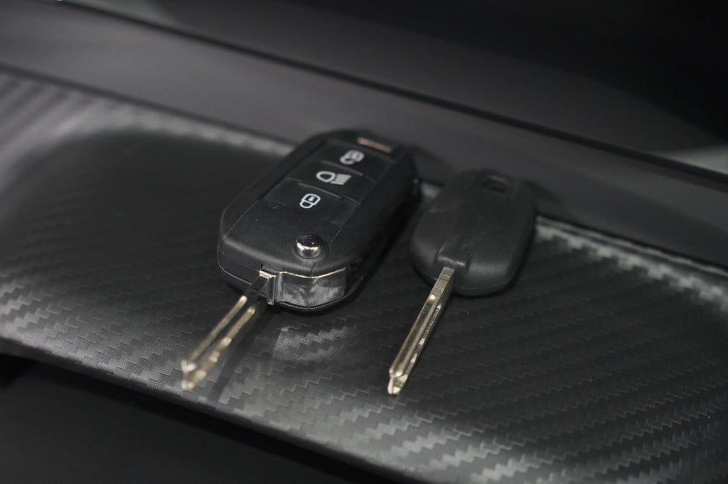Peugeot 208 puretech 75 active | stoelverwarming | apple carplay | airco
