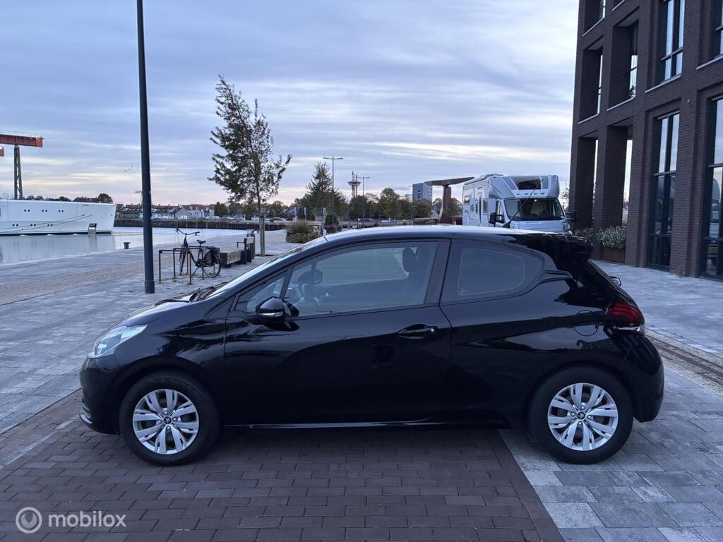Peugeot 208, 1.2 PureTech Active km145.455 Nap Bj2015