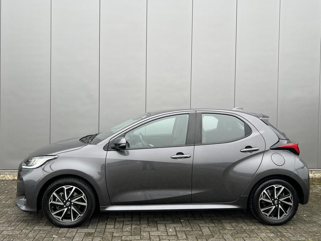 Toyota Yaris 1.5 hyb. 115 first | stoelverwarming | all seasonbanden