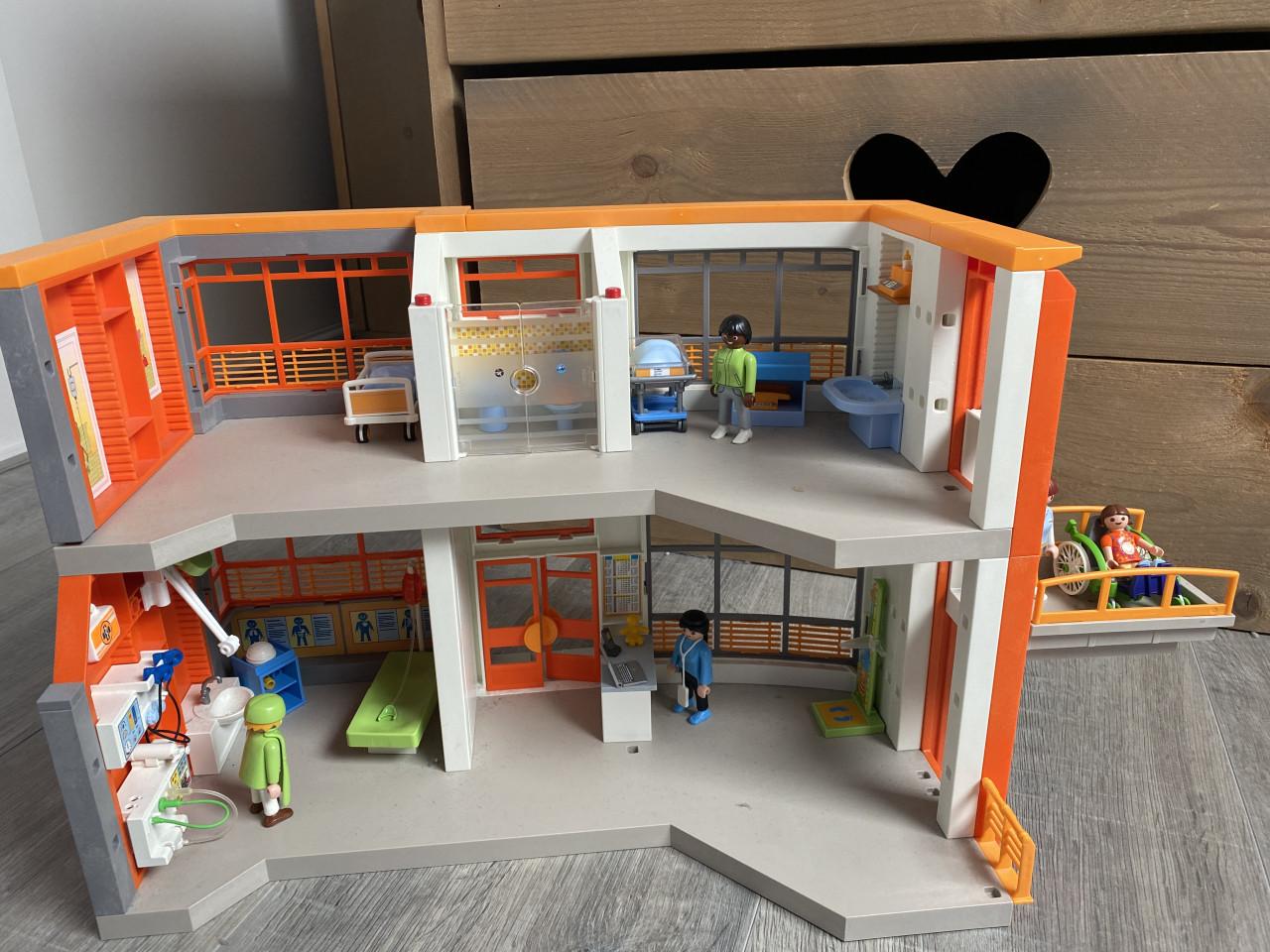 Playmobile ziekenhuis met ambulance
