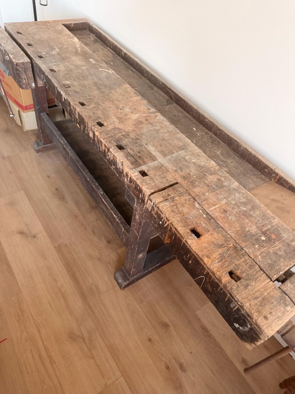 Oude houten school werkbank