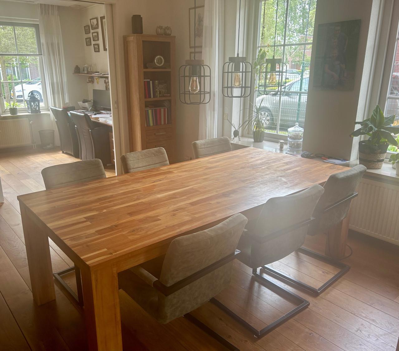 Teakhouten eettafel