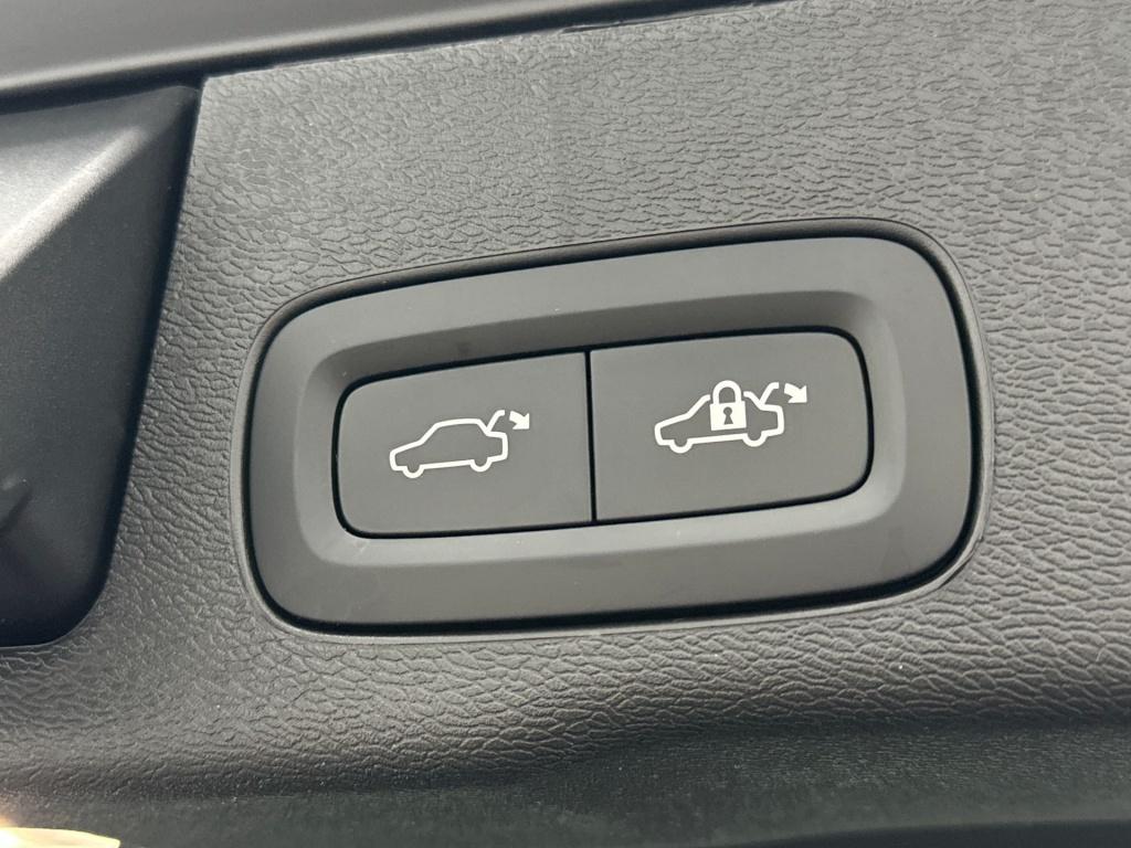 Volvo XC60 plus black edition recharge 360 camera