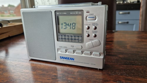 Sangean wereld radio op batt