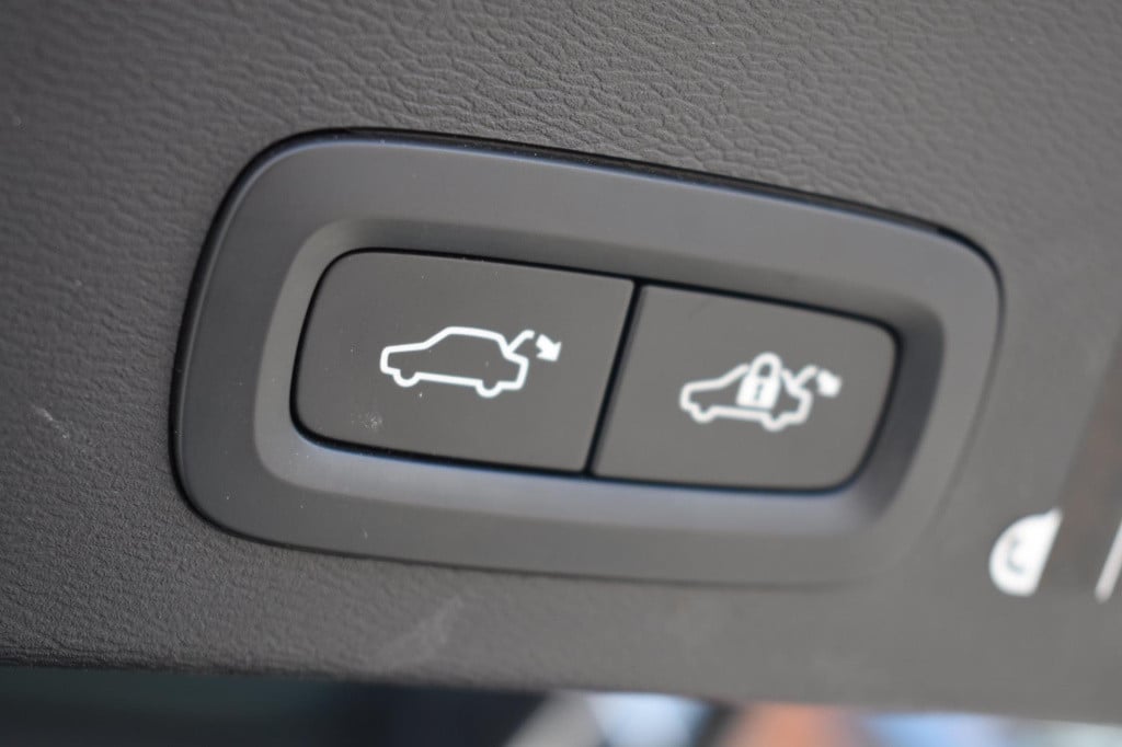 Volvo XC40 1.5 t2 | trekhaak | camera | apple carplay | android auto | adap